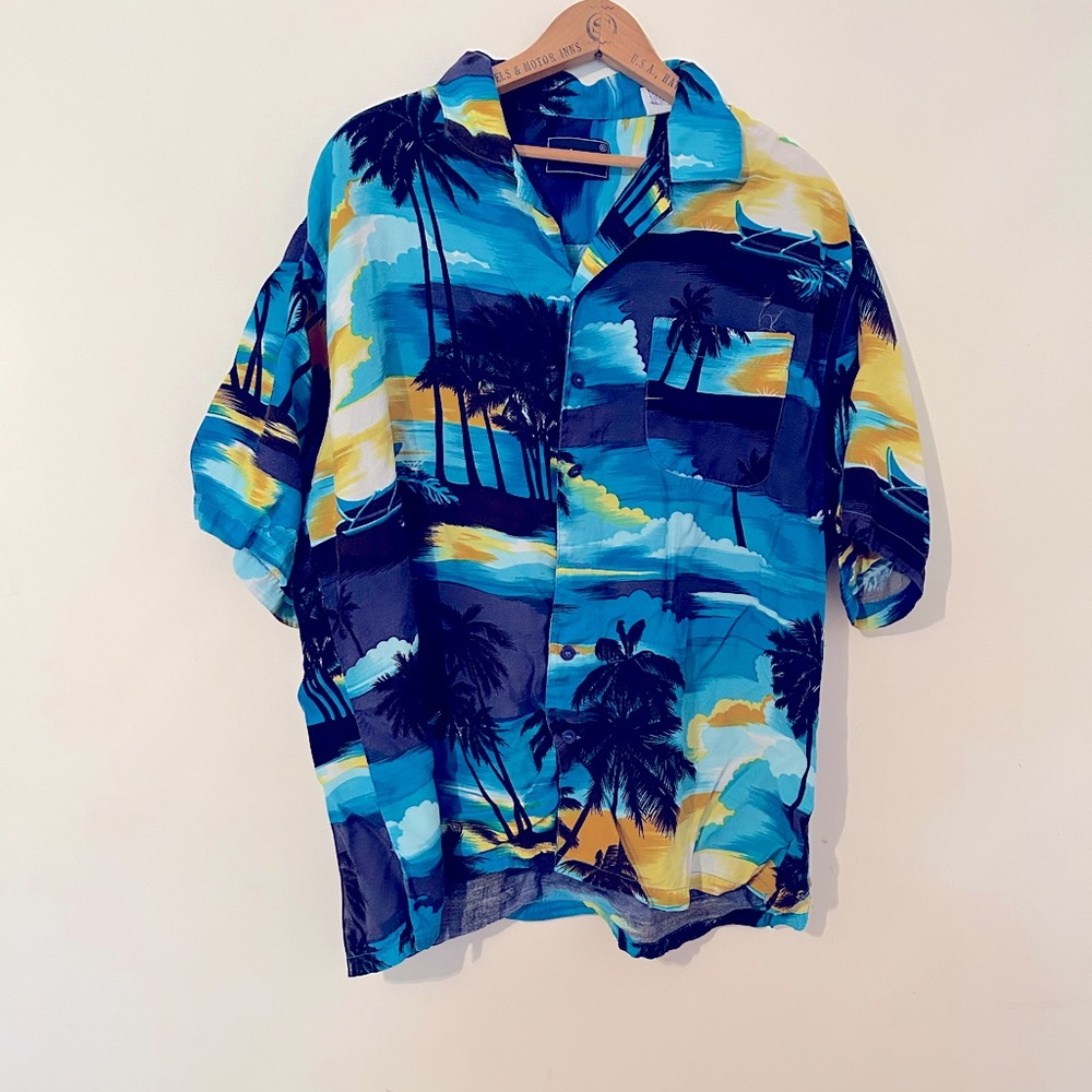 Network, mens Hawaiian shirt. Size XL. Vintage